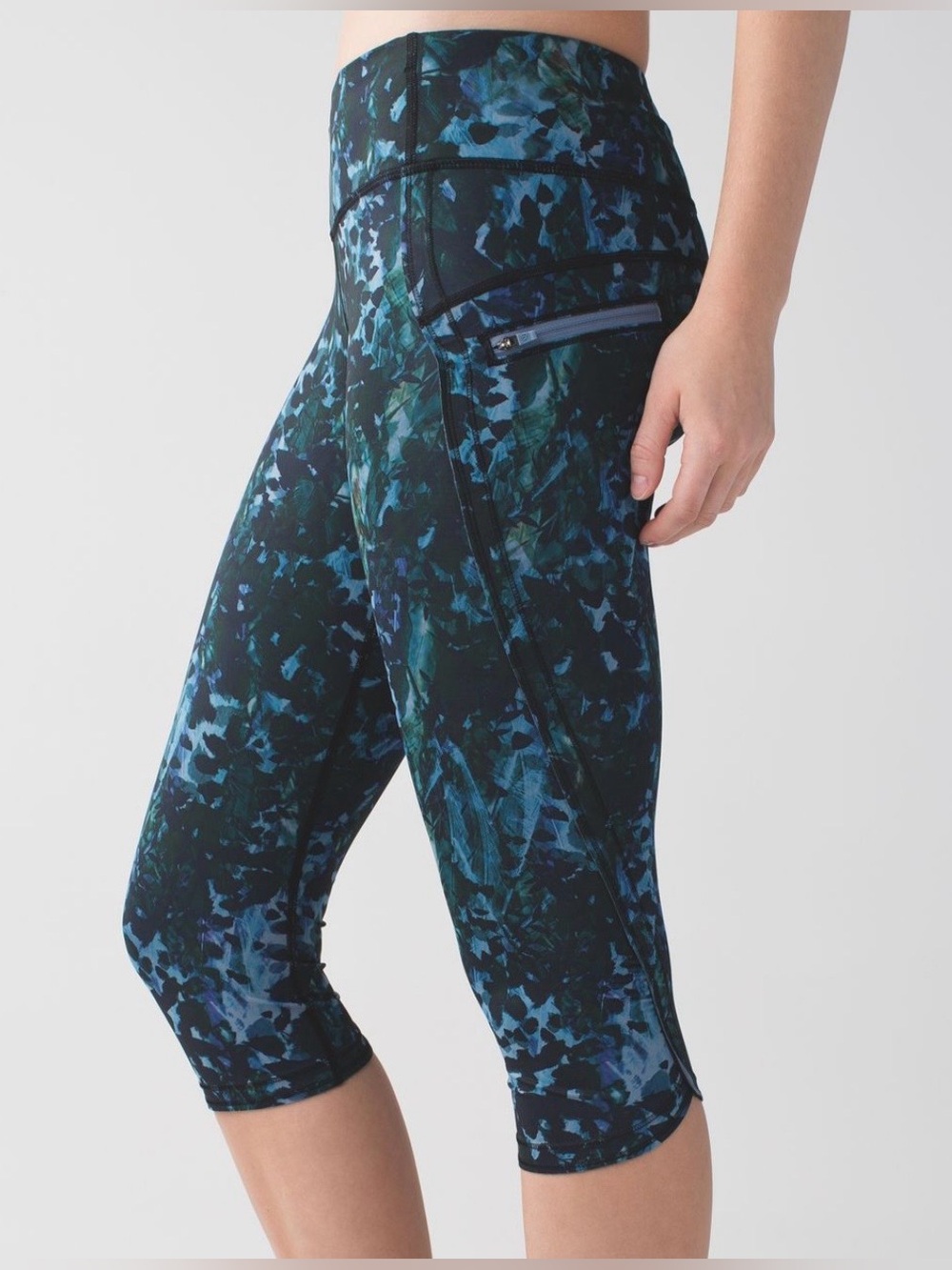 Lululemon Top Speed Crop Full-On Luxtreme Floral Size 4